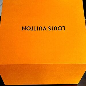 OnTheGo MM Louis Vuitton bag. Tourterelle / white color